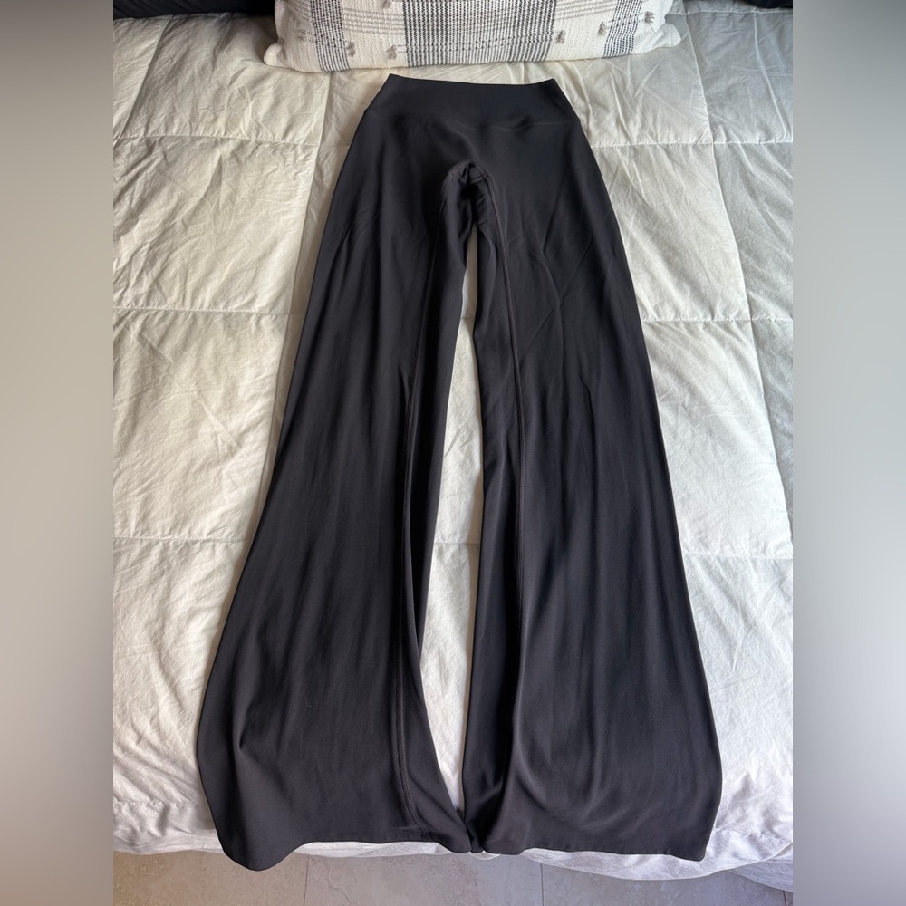 ONER ACTIVE Soft motion Black flare Leggings- XS reg length - Picture 4 of 5